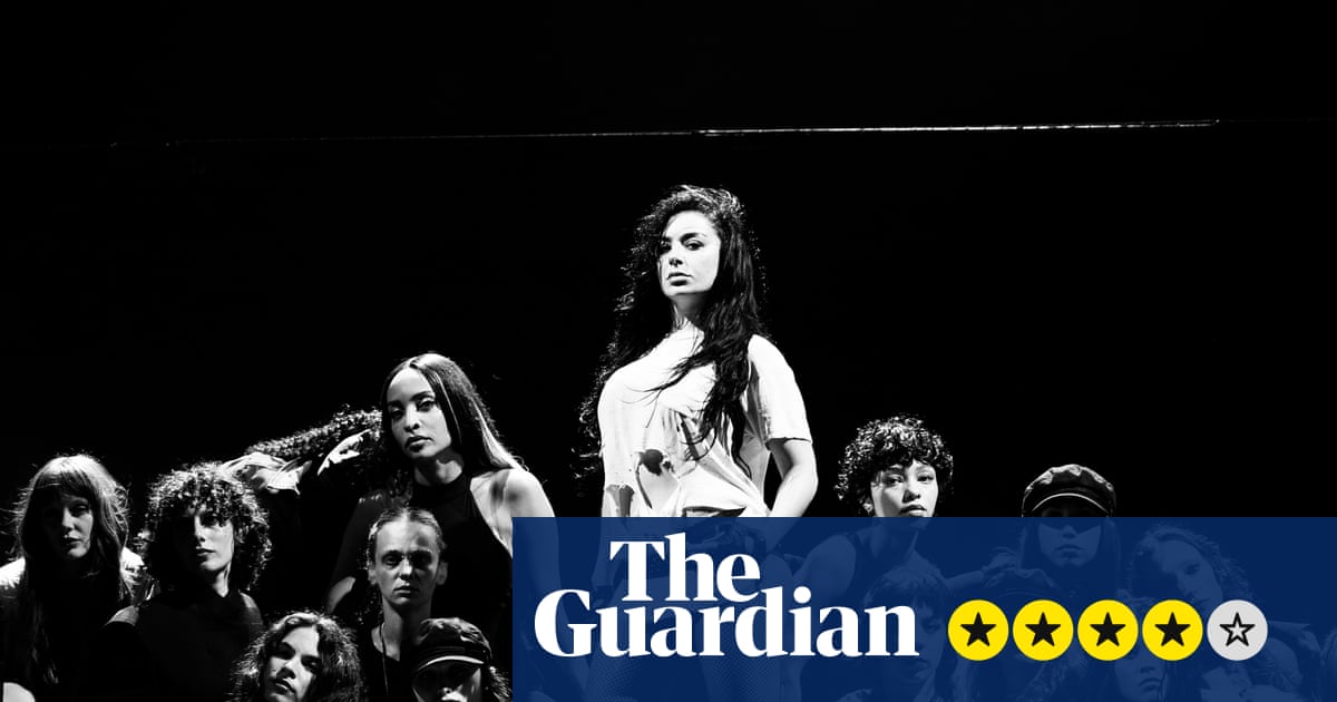 Charli XCX, обзор фестиваля Reading — претенциозно? Немного. Но Ницше бы это обожал